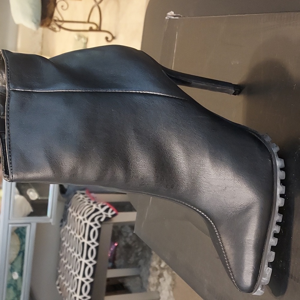 Above all booties groupie black 7